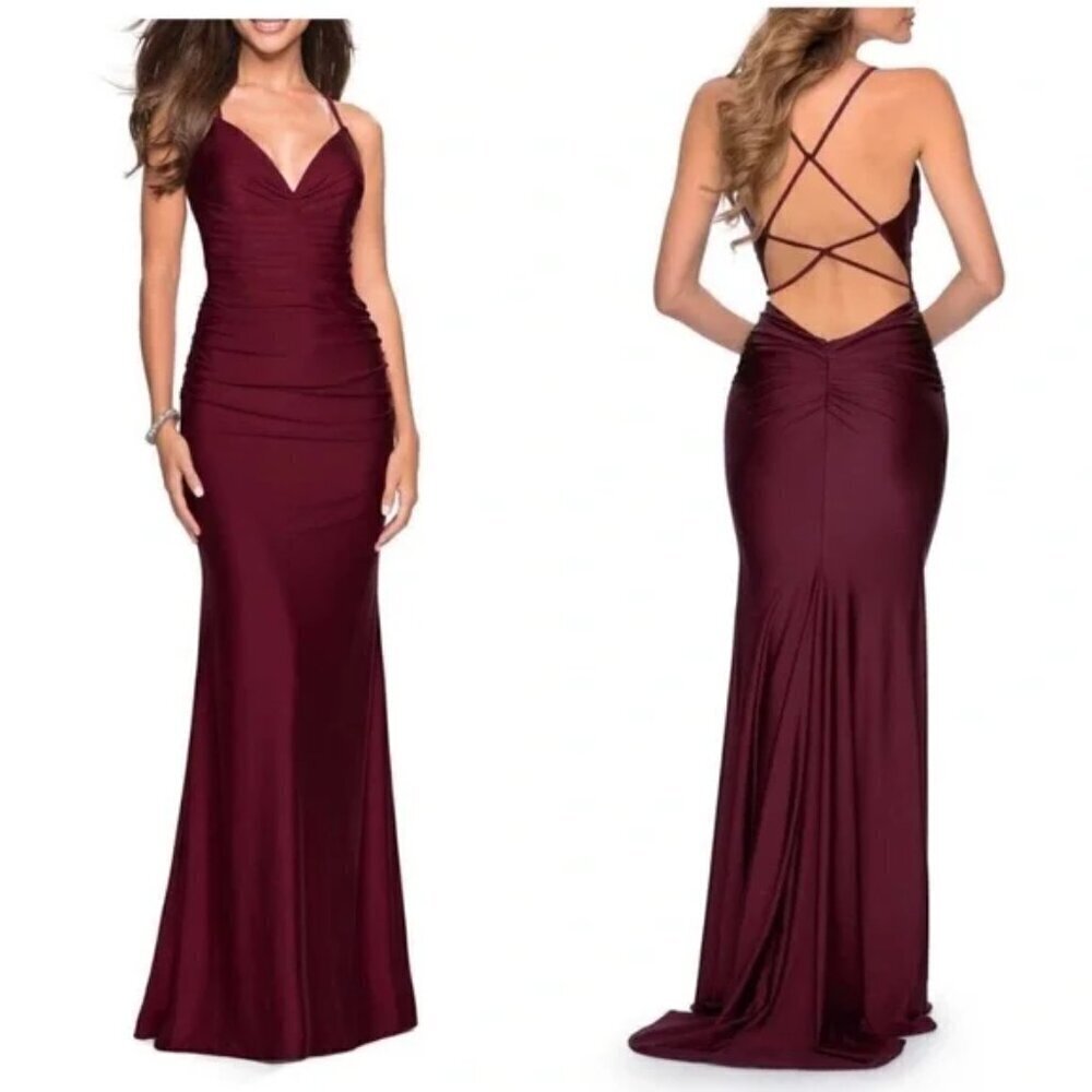 LA FEMME Strappy Back Ruched Trumpet Gown in Dark Berry Size US 12
